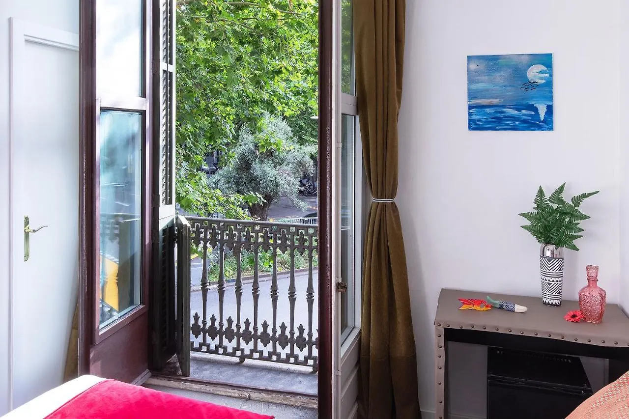 Amra Barcelona Caspe Guest House