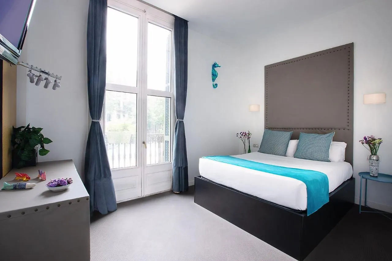 Amra Barcelona Caspe Guest House