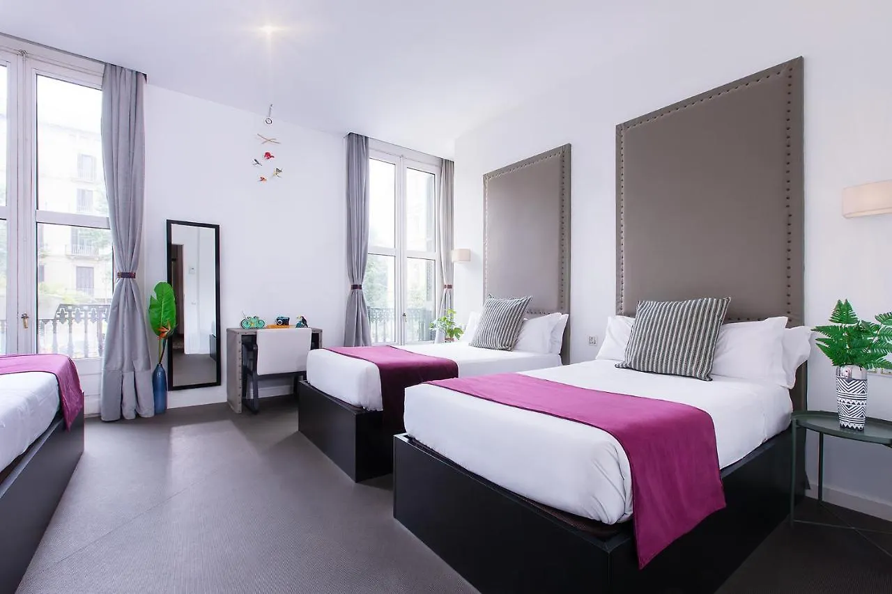 Amra Barcelona Caspe Guest House 2*,
