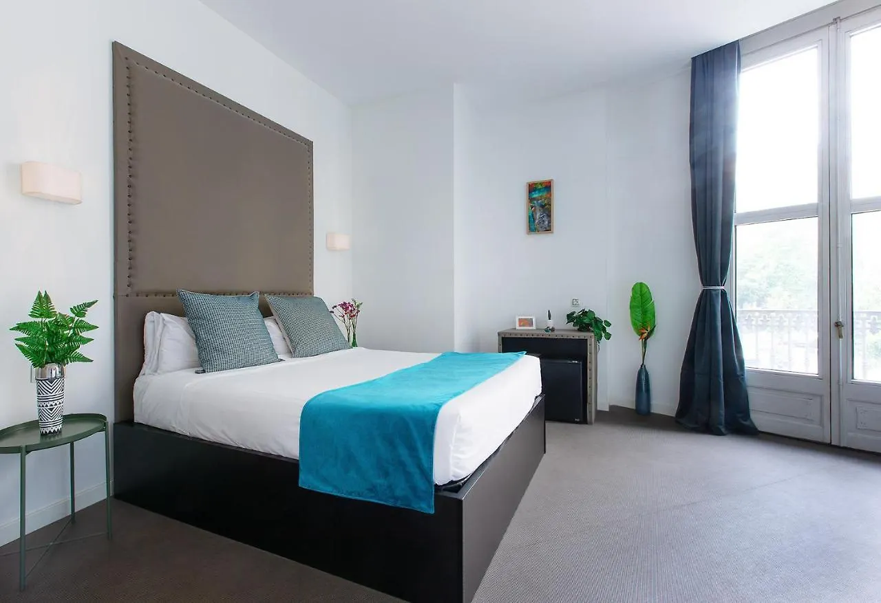 Amra Barcelona Caspe Guest House
