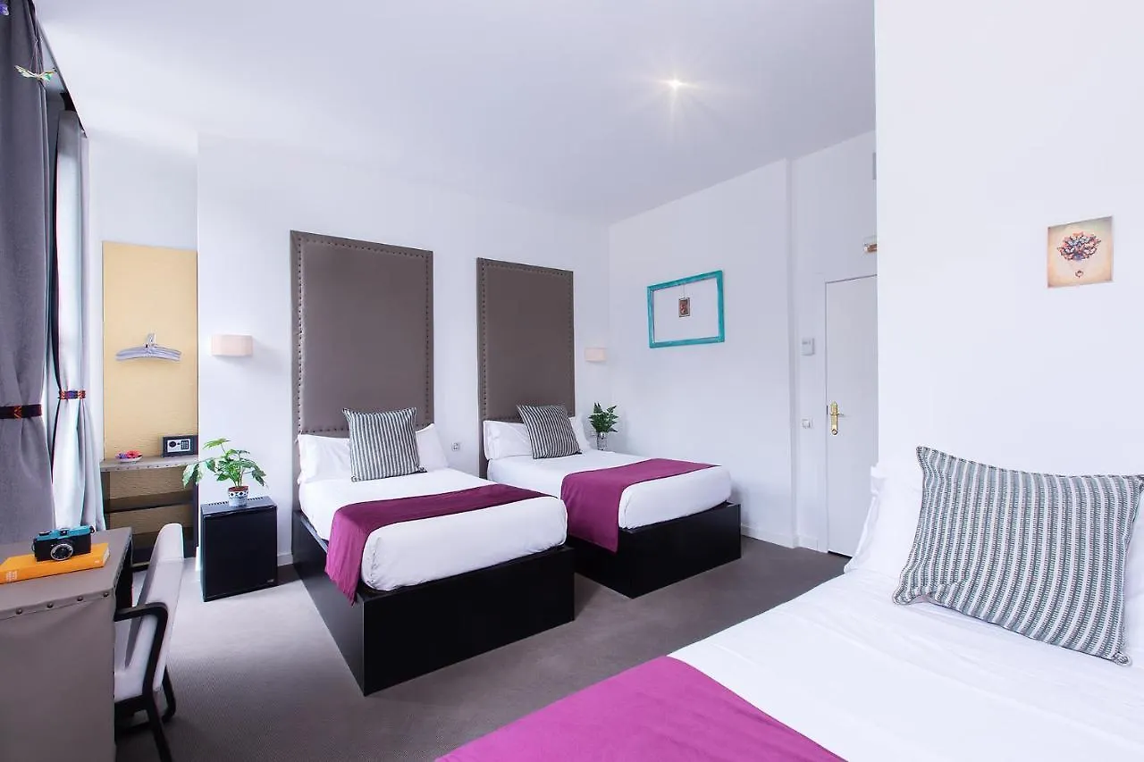 Amra Barcelona Caspe Guest House 2*,