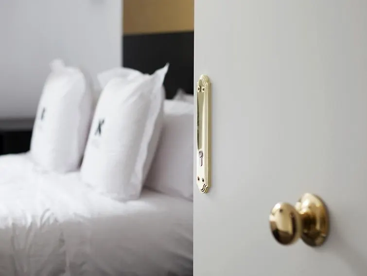 Amra Barcelona Caspe Guest House