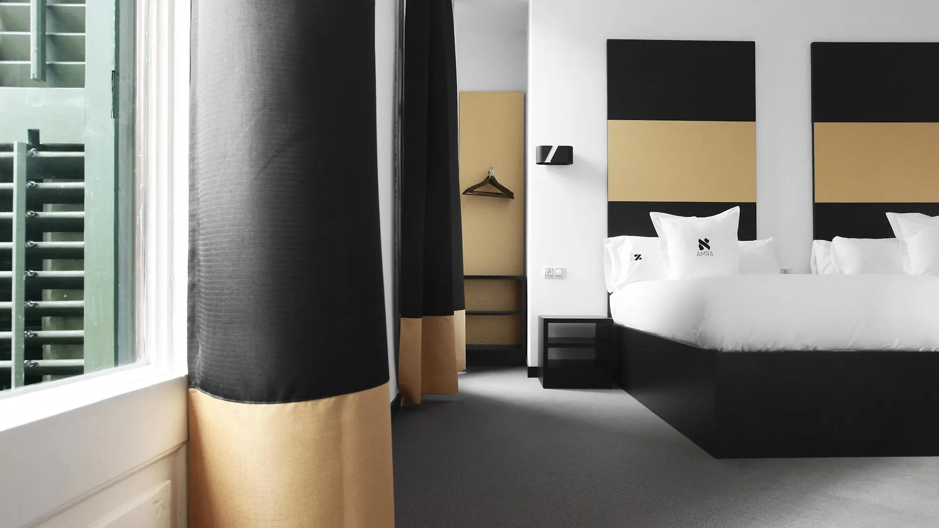 Amra Barcelona Caspe Guest House