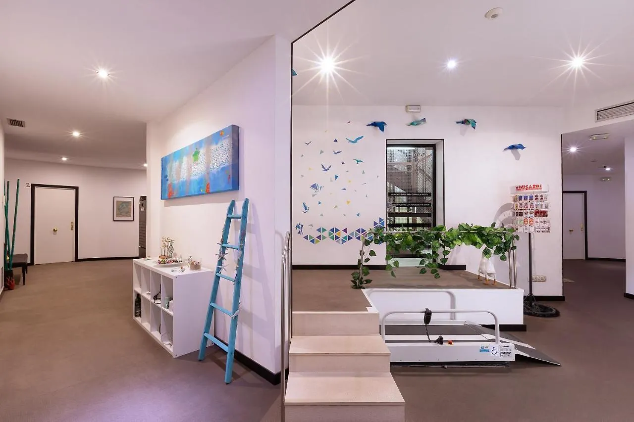 Amra Barcelona Caspe Guest House